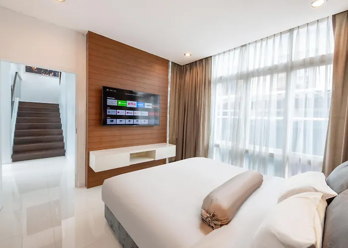 Villa Luxury Pure Modern Pool 5bed Ktv Gym Nr Bts&central Bangkok