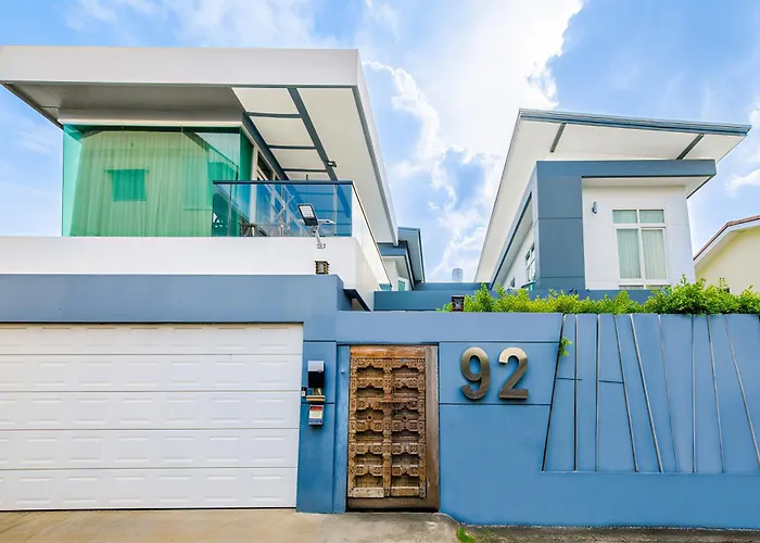 Luxury Pure Modern Pool 5bed Ktv Gym Nr Bts&central Bangkok