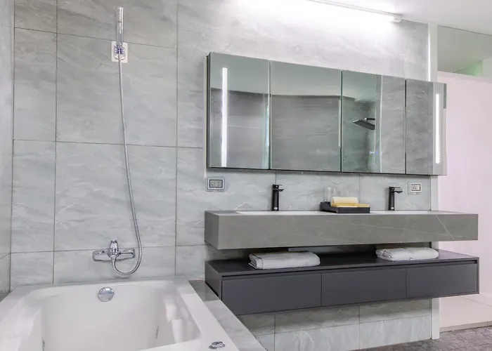 Villa Luxury Pure Modern Pool 5bed Ktv Gym Nr Bts&central *